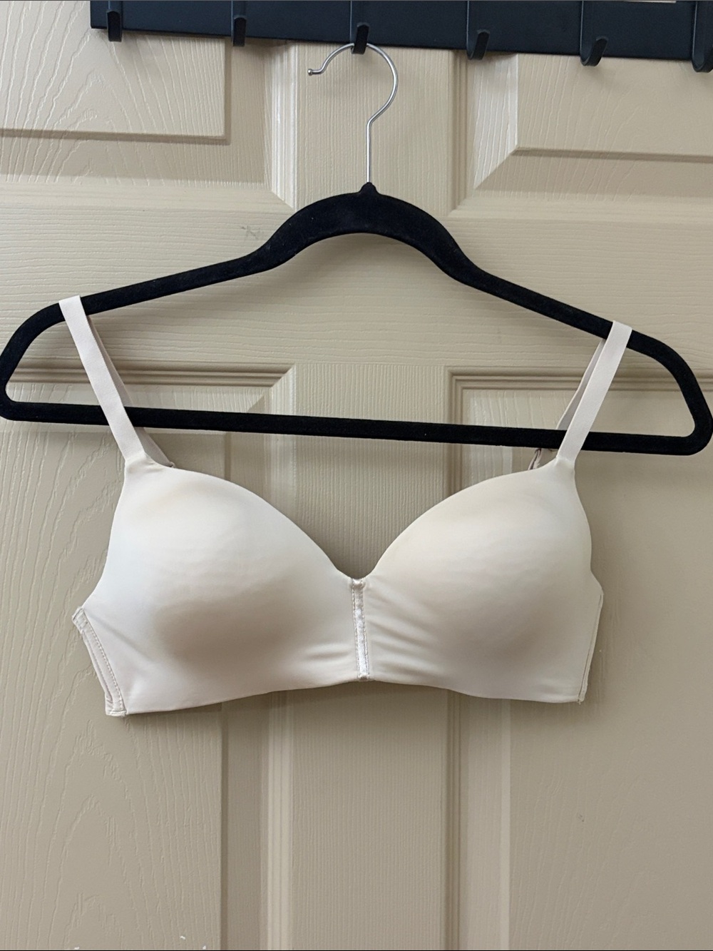Light Cream Seamless T-Shirt Bra with Molded Cups